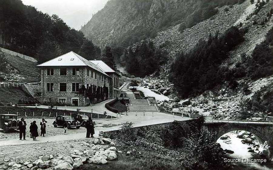 65 Cauterets Etablissements du Petit Saint Sauveur.jpg